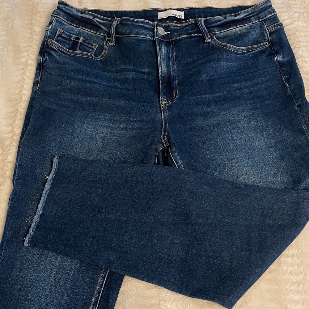 Vervet Dark Wash Size 18 5 Pocket Jean Raw Hem Ankle No Stains or Flaws - Picture 6 of 8